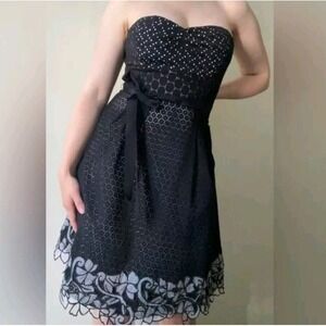 BCBG MaxAzria Cocktail Dress Womens‎ 8 Eyelet Floral Strapless Belted Lace Party
